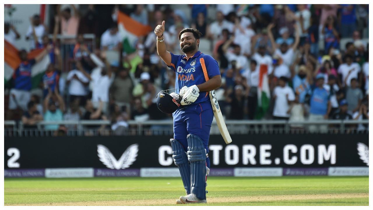 Rishabh Pant with his 'dare and courage' is must in Indian starting line-up: Adam Gilchrist Rishabh Pant with his 'dare and courage' is must in Indian starting line-up: Adam Gilchrist